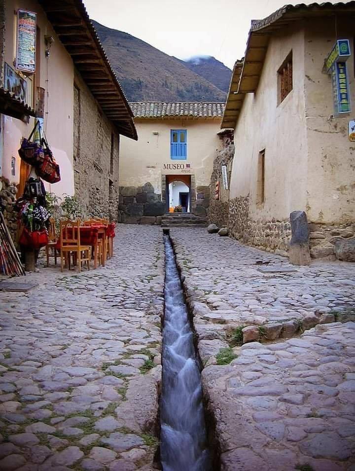 backpackways's tweet image. Dominated by two massive Inca ruins, the quaint village of Ollantaytambo, also called Ollanta, is the best surviving example of Inca city planning, with narrow cobblestone streets that have been continuously inhabited since the 13th century. 

#Cusco #peru #architecture