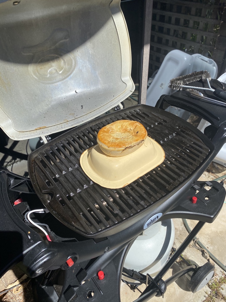Paulie68's tweet photo. When the power’s out and ya fangin for a pie #aussieway https://t.co/sOrscroSNK