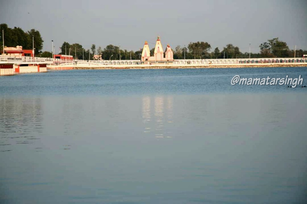 The State of  #Haryana too has its share of Heritage!Brahma Sarovar Temple ORSarveshwar Mahadev Temple  #Kurukshetra A beautiful view of Brahma Sarovar & Sarveshwar Mahadev Temple dedicated to god Shiva in middle of Sarovar connected to the...(: Own Pics) @LostTemple71/6