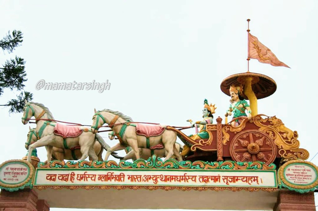 The State of  #Haryana too has its share of Heritage!Brahma Sarovar Temple ORSarveshwar Mahadev Temple  #Kurukshetra A beautiful view of Brahma Sarovar & Sarveshwar Mahadev Temple dedicated to god Shiva in middle of Sarovar connected to the...(: Own Pics) @LostTemple71/6