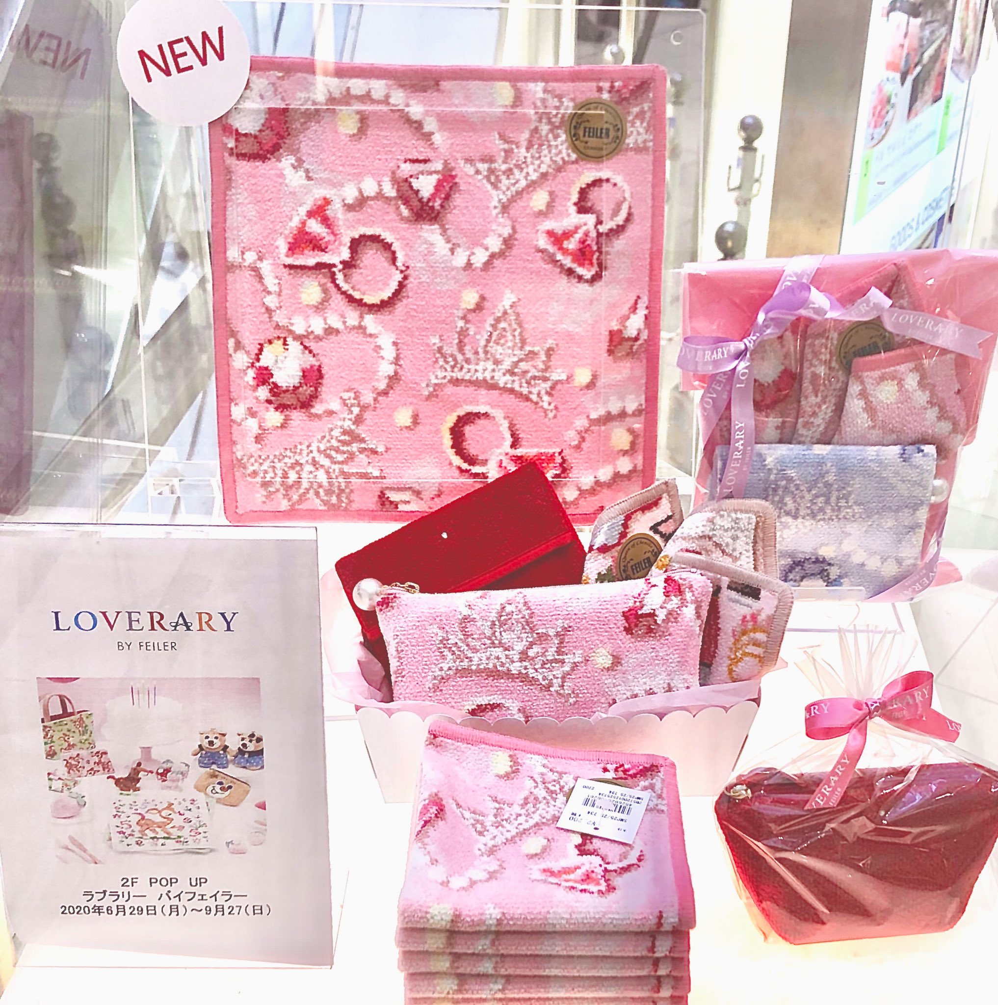 フェイラー Feiler ラブラリーバイフェイラー エキュート品川 Pop Up Shopからのお知らせ 9 27 日 まで開催 ちりばめたジュエリーが描かれた サムシングブルー に新色 サムシングピンク が登場です やわらかく優しいピンクが かわいらしく