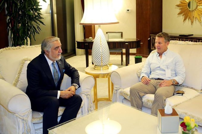 Reporterlyaf's tweet image. .@DrabdullahCE met with Gen. Scott Miller, the #US &amp;amp; #NATO @ResoluteSupport Cdr in #Afghanistan. They discussed the latest developments in the field of peace &amp;amp; security, said @Khwazoon spox for @SapedarPalace.
#Afghanistan #AfghanPeaceProcess #IAN