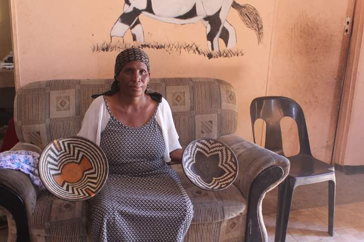 BwSlice's tweet photo. The @NgamilandT (Basket Weavers Trust) has closed shop. The trust supported 50 women who fed their families through their work. How can we as Batswana, assist them during this difficult time? Let's talk

#LocalKaMonate https://t.co/nuY3CUxkoY