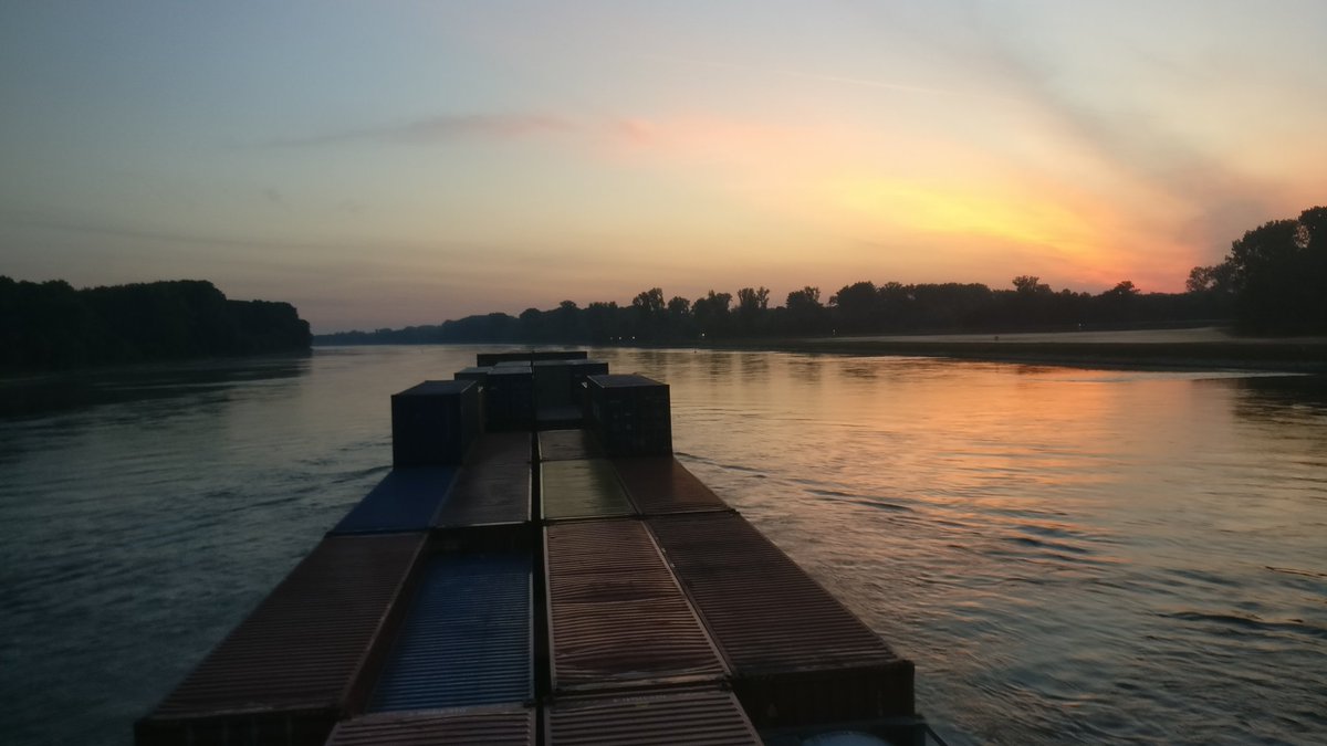 Goedemorgen
Alsace - Hollande #Danser afvarend Karlsruhe mooie ochtend om te mogen varen. #zinin #dansercontainerline #binnenvaart