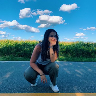 Iiseyyyy's tweet photo. windows xp desktop vibe #NewProfilePic https://t.co/ZRvCXboaQ5