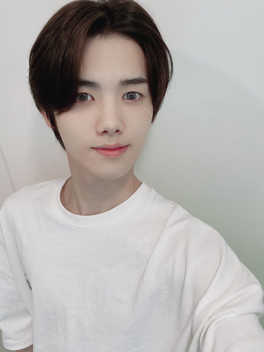 CRAVITY_twt's tweet photo. 러비티를 만나고 싶은 기분좋은날..><
날씨가 너무 조타...
#민희 #날씨가쵝오야 https://t.co/JuDZ3dvw4N