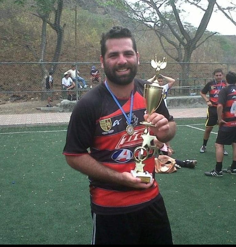 lahistoriaec tweet picture