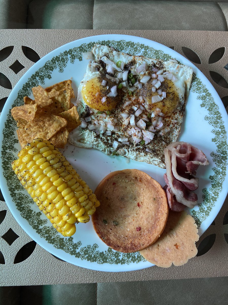 nikhilchopra's tweet photo. #Sunday morning calls for a special home cooked #Breakfast in bed . Here we go with #Sunnysideup , my fav mildly grilled #Salami with #SweetCorn on the sides finished with Cuppa #Coffee #DropyourPic https://t.co/9rkhfomdvV