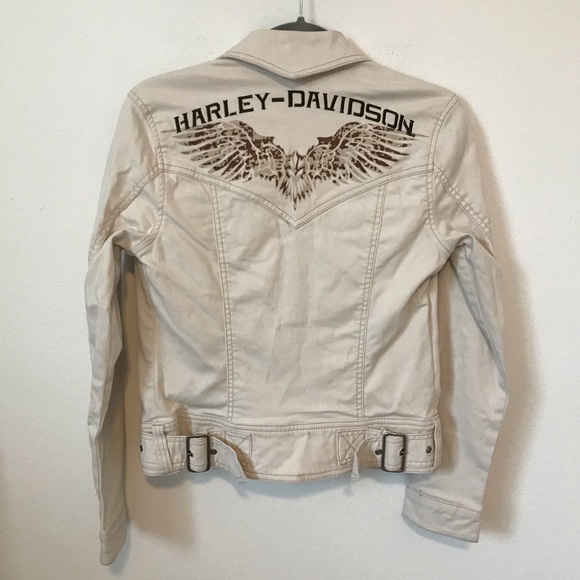 janell_lashley's tweet photo. So good I had to share! Check out all the items I'm loving on @Poshmarkapp #poshmark #fashion #style #shopmycloset #harleydavidson #blanknyc #youngfabulousbroke: https://t.co/rvVkFrHtVR https://t.co/yKL0xWuWbX