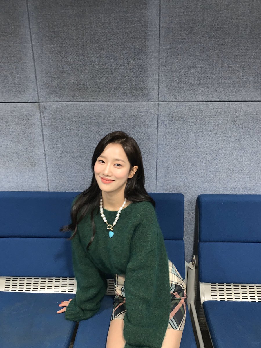 [#나은]
파인에플의 계절 알리미🍂🔔 
나은이와 함께 하는 오늘 낭니가요는 한 시간 빨리 2시 40분에 만나요💚

#APRIL #에이프릴 #이나은 #SBS #인기가요 #낭니가요
