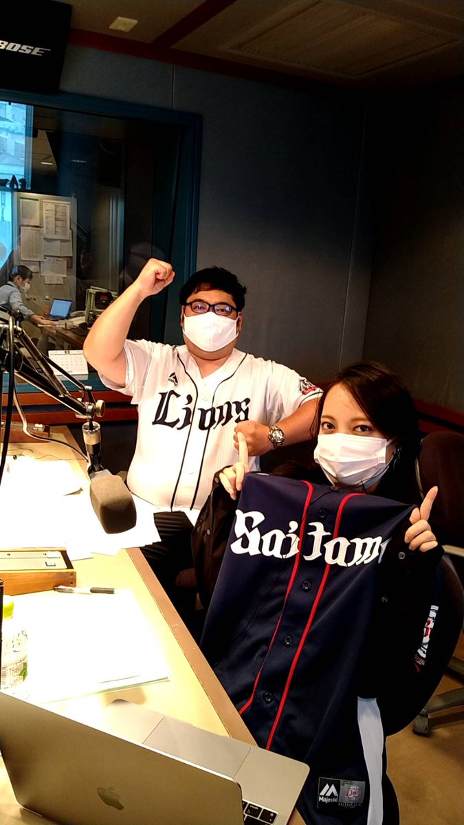 sundaylions795's tweet photo. #サンデーライオンズ
今日はランダムに選んだ2選手のサイン入りステッカーセットを抽選で10名プレゼント！メッセージを送るだけチャンス！例えば…#松坂大輔 #栗山巧 #源田壮亮 #森友哉 などの選手が当たるかも！？福岡と大宮から全力応援！
https://t.co/zxprf00181
#seibulions #埼玉西武ライオンズ https://t.co/gdEZIGlTNg