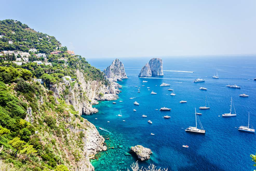 What do  @RafaelNadal, a beautiful Italian island near Naples and Sonja de Lennart, a fashion designer, have in common? #Thread  #Rafa  #Nadal  #Naples  #Capri1/6