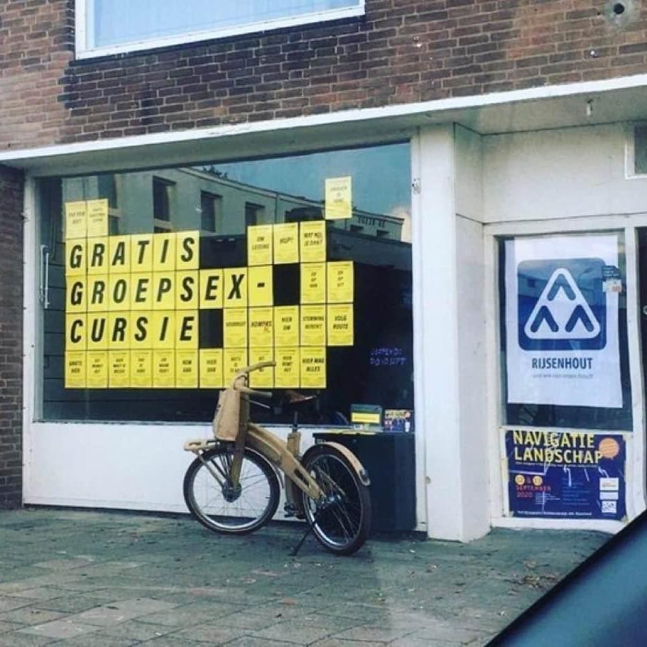 HerveVandeWeyer's tweet photo. Her nieuwe normaal. Na Corona.

#copywtiting #hetkoppelteken https://t.co/Rg6RbHYMW3