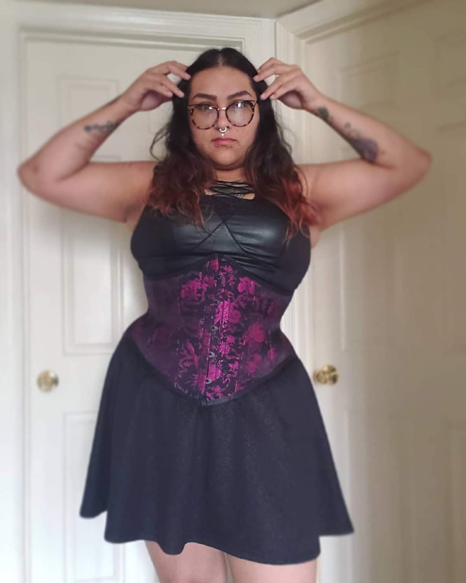 Living for this outfit
#corset #tallgirl #mysticcitycorsets