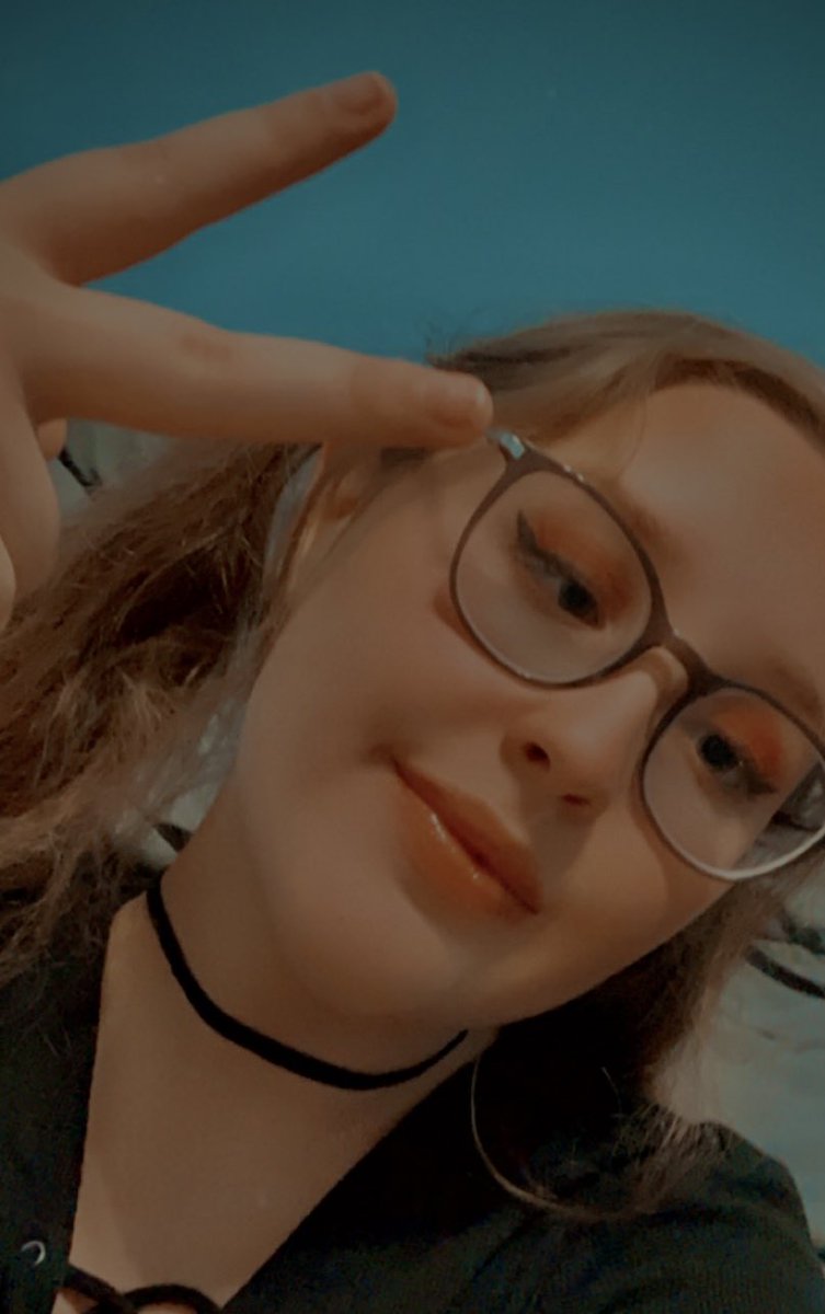 starrbtch's tweet photo. It’s e-girl hours https://t.co/OGkMU4I1E7