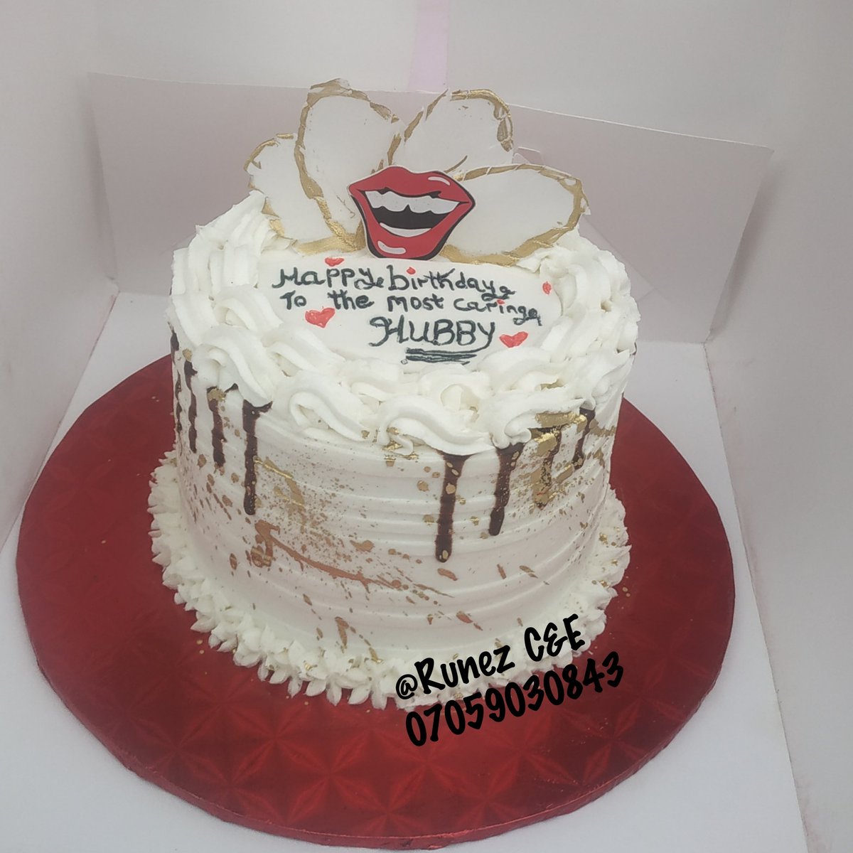 RunezEvents's tweet photo. Beautifully whipped for a caring hubby. Who did you say is your cake plug?? Are you any where around Edo state? do you have an  event coming up? Please give us a call let's give you value for your money, and tasty satisfaction at every single bite😍😍 #BBNaijaLockdown #cakes https://t.co/CF189axamc