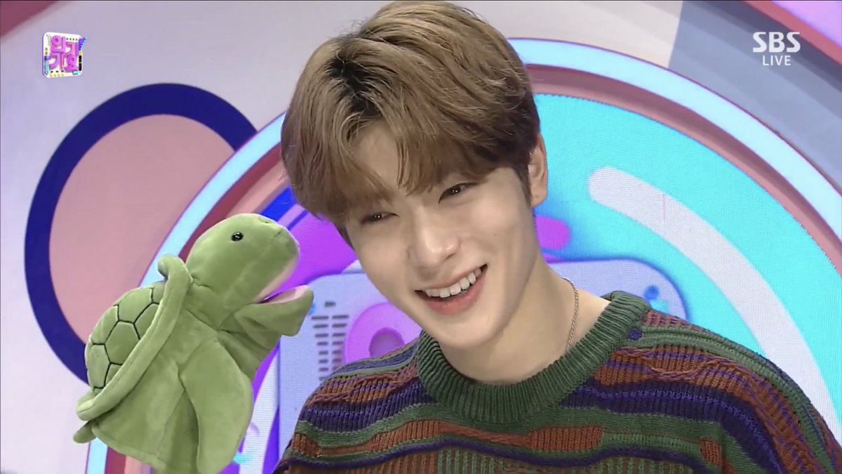 풀잎 tweet media