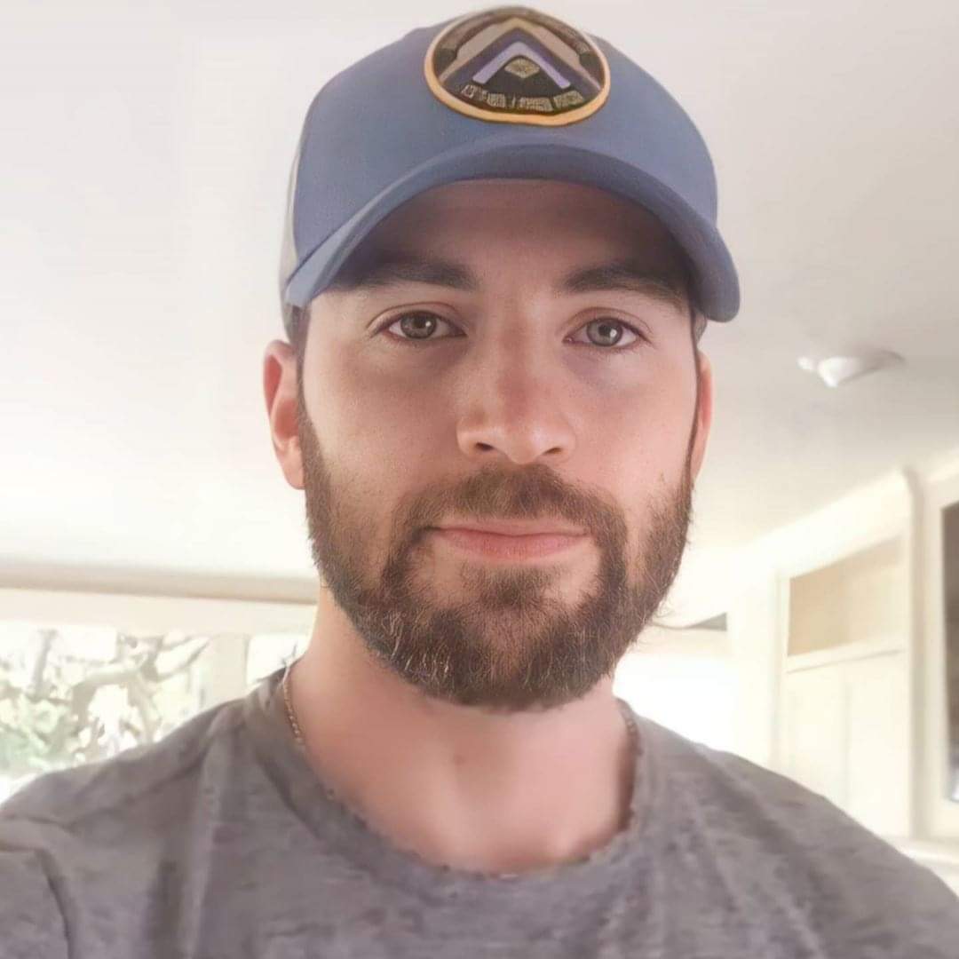 MarvelFansFore1's tweet photo. Before sharing Chris Evans nude, remember that the actor suffered an anxiety disorder with the rise of his Hollywood career and even refused to be Captain America on several occasions for fear that fame would affect him and his family.
#ChrisEvans https://t.co/J6PeEDAJYJ