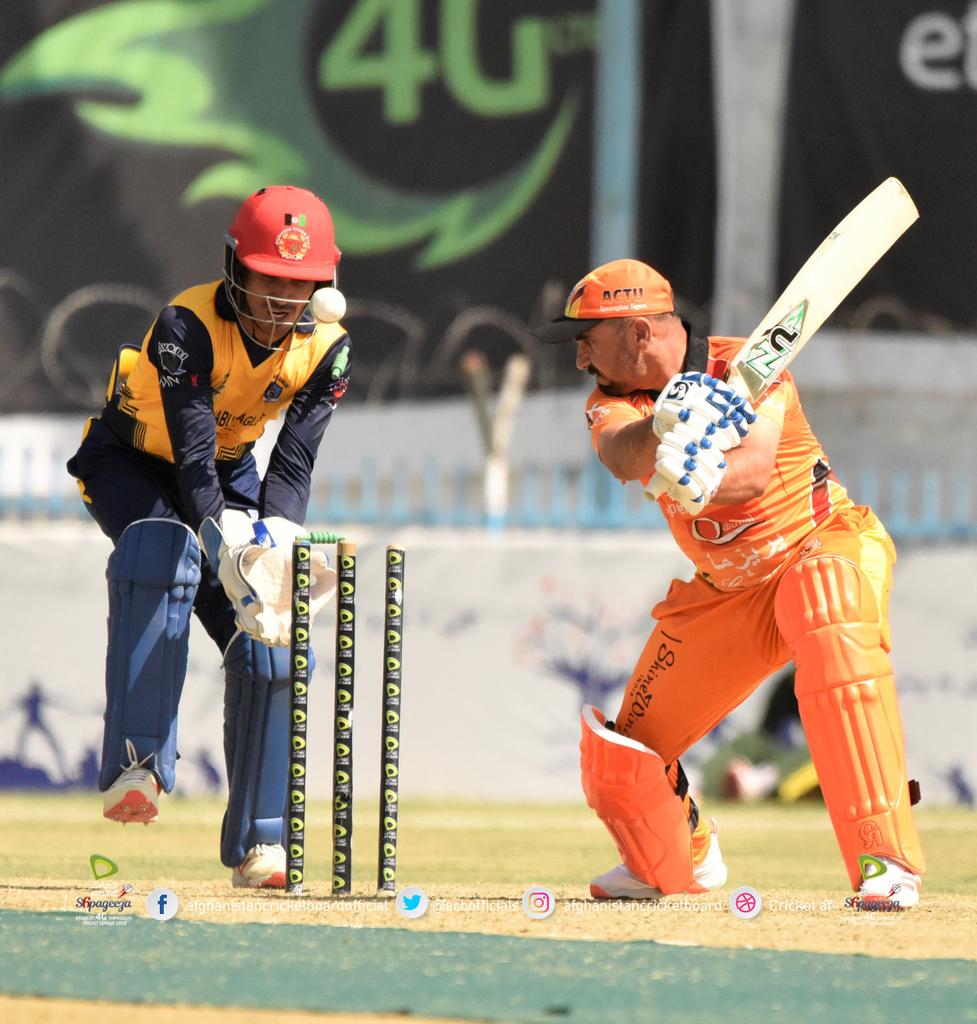 ActuTigers's tweet photo. #Match14 - Innings Break
@ActuTigers: 142/8 (20)
Target:143
🏏 Bahir Shah 37 (29)
🏏 Tamim Surkhorodi 25 (24)

@TheKabulEagles:
- Azmatullah Omarzai 20/3 (4)
- Nangeyalia kharote 18/2 (3)
- Zia-ur-Rehman 27/2 (4) https://t.co/lo4ldHBQZH