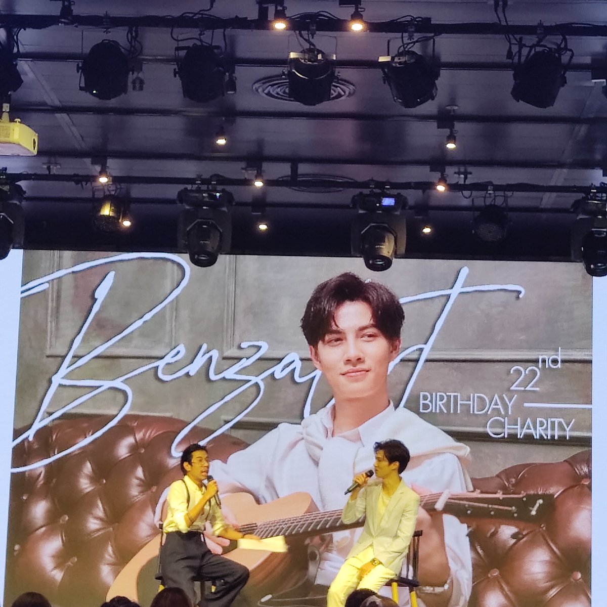 PromBenzpjTH's tweet image. วันนี้สุดเท่🦊🤍
#Alertbirthday22nd