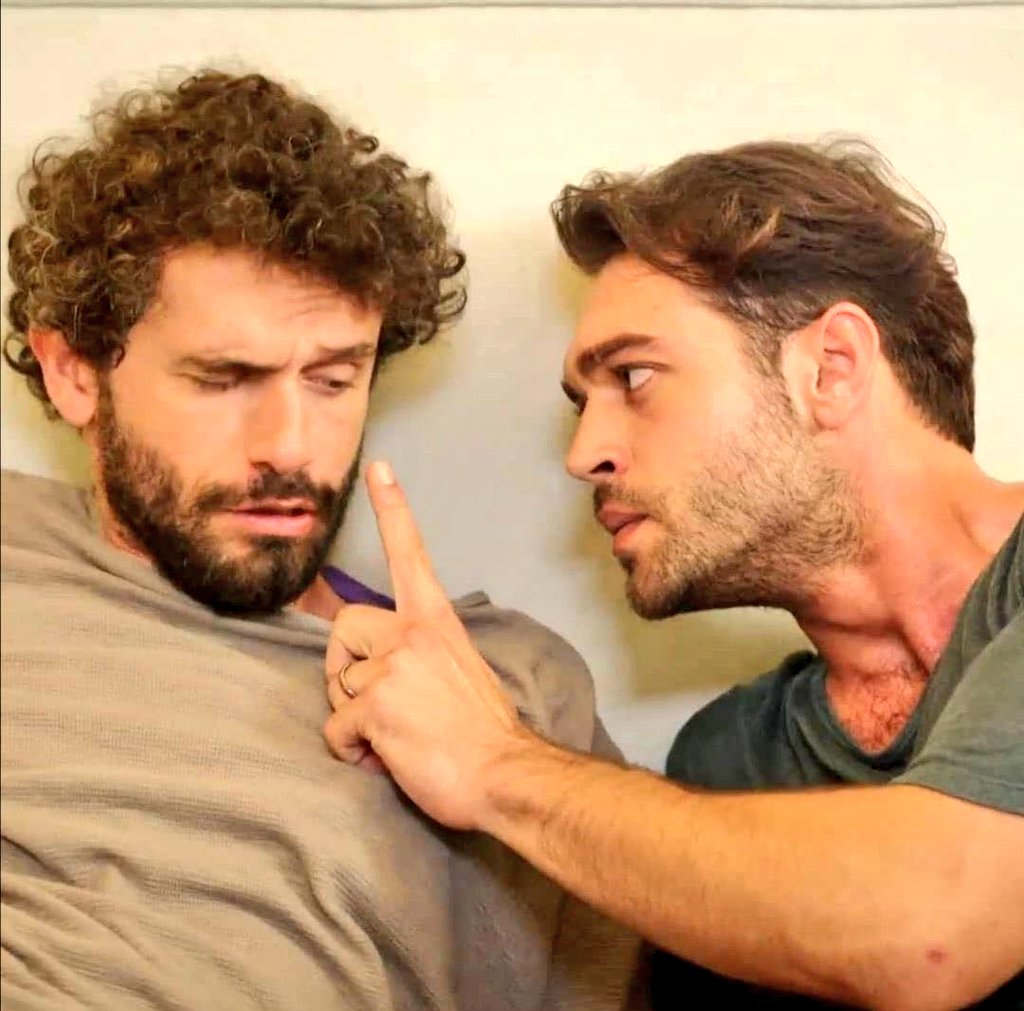 APusatfc's tweet photo. Gunaydinnn🤗
#FurkanAndıç #YiğitKirazcı #ÇatıKatıAşk #AtMir https://t.co/L8B7QLOzXd