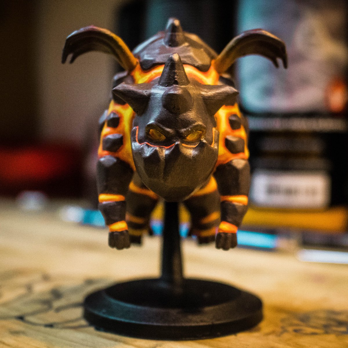 OscuroPuno's tweet photo. Os dejamos en este bonito domingo la imagen del día, un figura del sabueso de lava que he comprado recientemente a una empresa de impresión 3D ¿Os gusta?#ClashOfClans #ClashOn  #supercell #lavahound #sabuesodelava https://t.co/6Lm82lsKS9