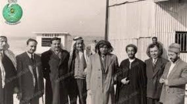  A picture taken in the 40s of the 20th century that collected  #SayedQutb and the Iranian “Mojtaba”  #Nawab_Safawi, who is close to Khomeini and the founder of the Islamic revolutionary organization, “The Islamists Fedayeen”.