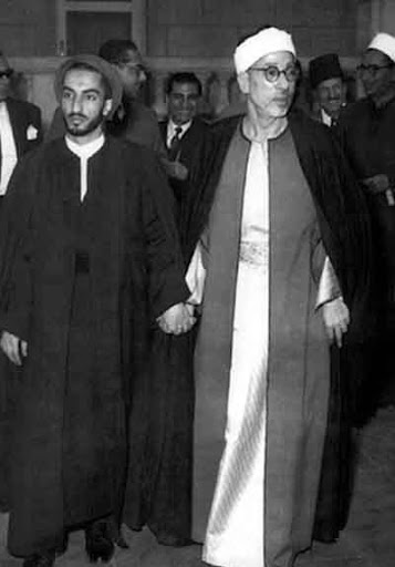  A picture taken in the 40s of the 20th century that collected  #SayedQutb and the Iranian “Mojtaba”  #Nawab_Safawi, who is close to Khomeini and the founder of the Islamic revolutionary organization, “The Islamists Fedayeen”.