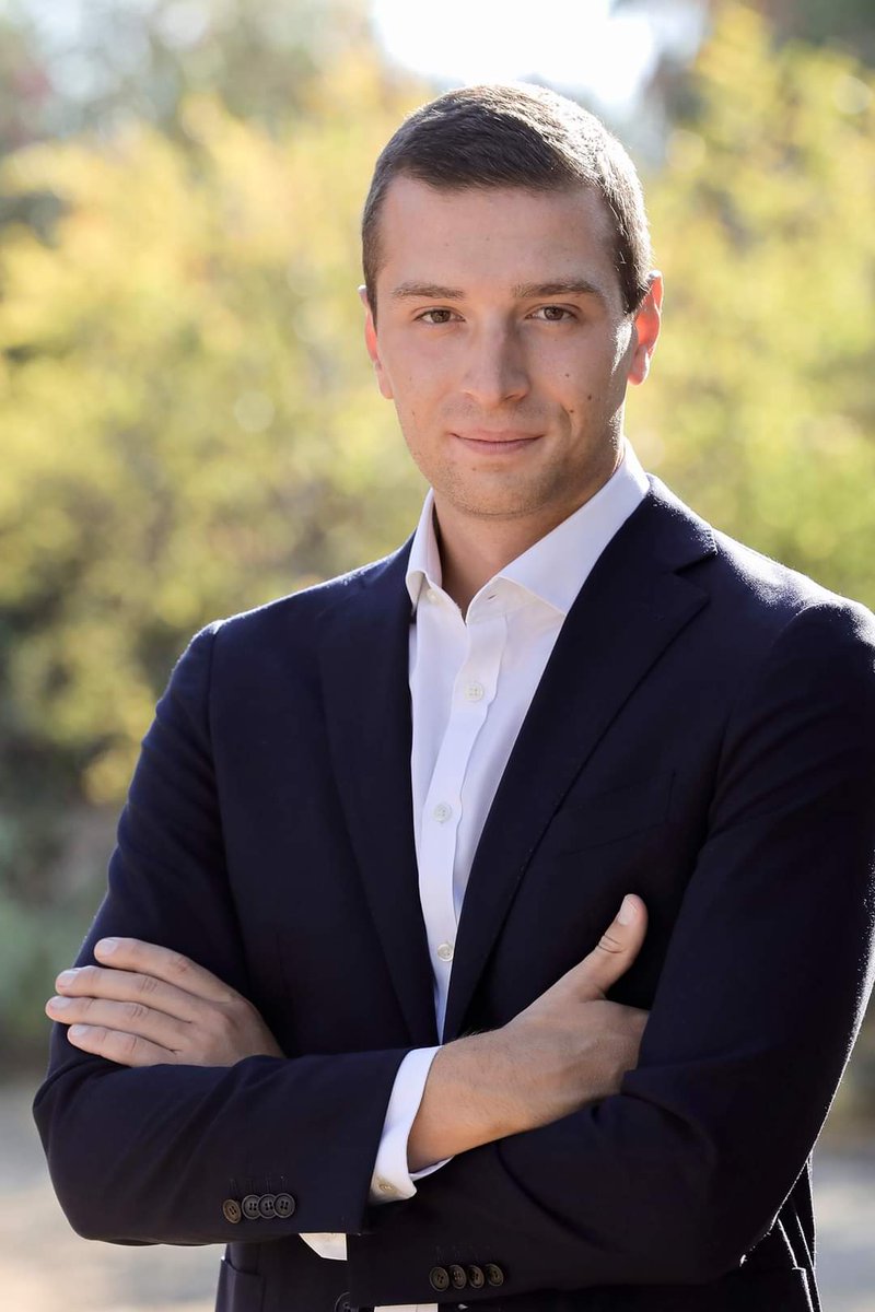 GNVaucluse's tweet photo. Un joyeux anniversaire à @J_Bardella, directeur de @GNation_off mouvement jeune du @RNational_off  🎉🎉🇨🇵🇨🇵 https://t.co/U9LB6s9lbK
