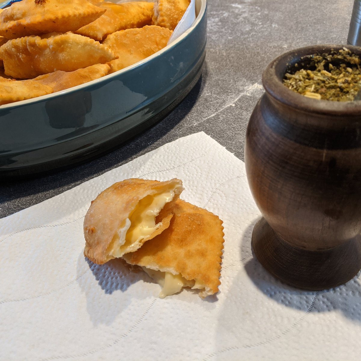 BBQLifeStyle_AU's tweet photo. Cheese empanadas and mate.
Empanadas de queso y Mate.
.
.
#bbqlifestyle_au #empanadas #empanadadequeso #cheese #cheeseempanada #foodie #melbournefoodie #isofood #isocooking #melbourne #mate #yerbamate https://t.co/bDee9i1Ugl