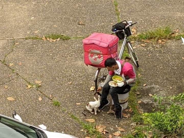 एक रहम दिली का छोटा सा अमल
किसी की पूरी जिंदगी बदलने के लिए काफी है।