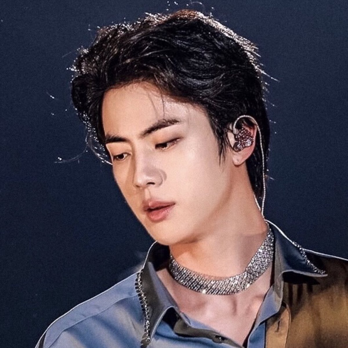 koreanadhd's tweet photo. ㅤ

      romance isn’t dead
      at least not with me.
      i prefer love letters
      instead of texts.
      listening to you
      instead of assuming.

ㅤ https://t.co/AdNSP948Gk