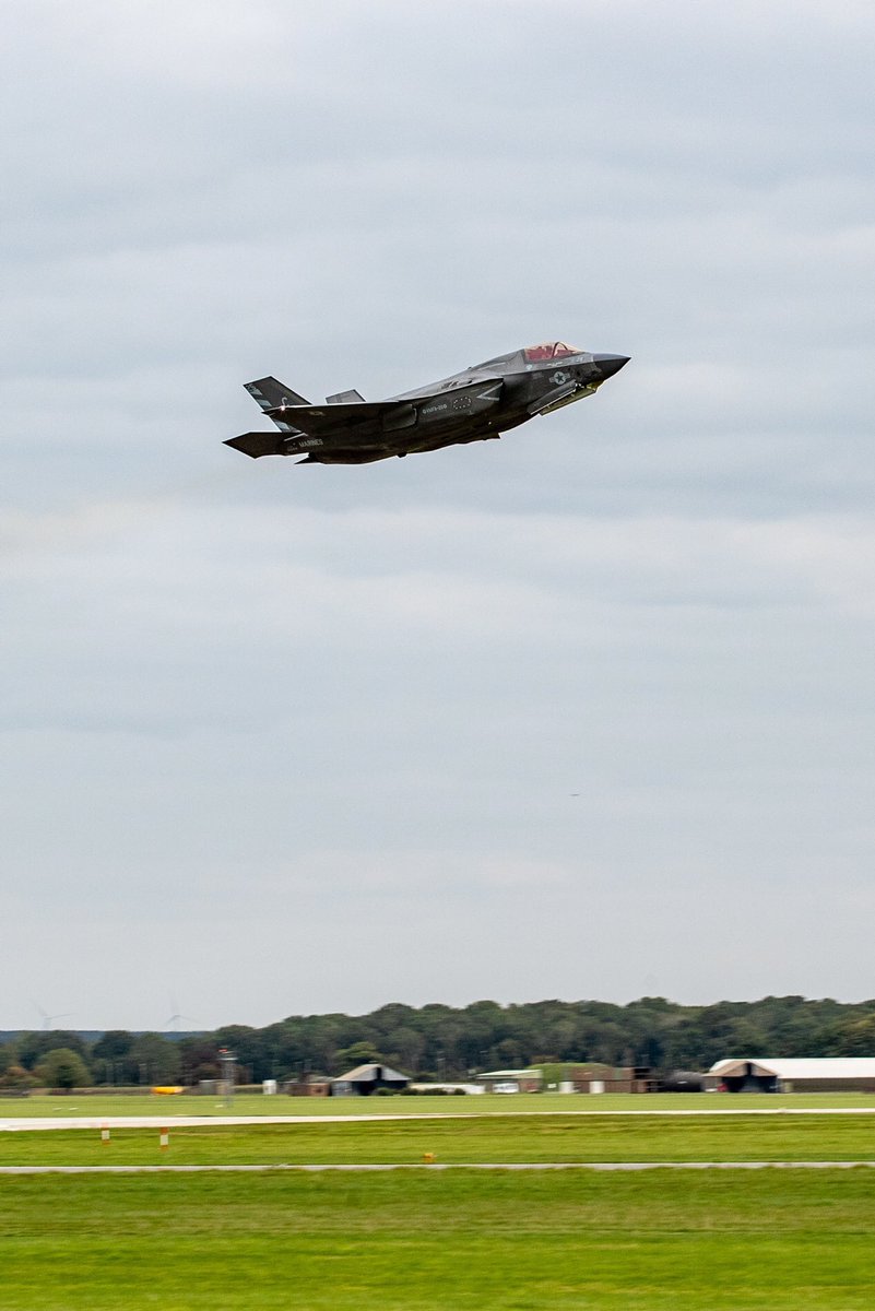 On Thursday  @RoyalAirForce photogs captured participants of Ex Point Blank, a large scale exercise designed by the RAF &  @usairforce‘s  @48FighterWing.This iteration included  @USMC  @LockheedMartin F-35B’s that flew into  @RAF_Marham from  @MCASYumaAZ, along with  @OC617Sqn F-35B’s