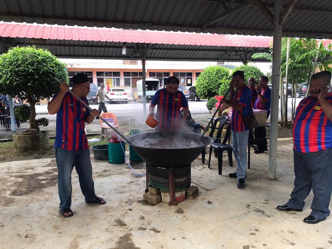 JKRKESEDAR (@jkrkesedar) on Twitter photo <a href="/JKRKESEDAR/">JKRKESEDAR</a> turut serta dalam Program Kaca Suro Perdana MSK <a href="/JKRKelantan/">ᴊᴋʀ ɴᴇɢᴇʀɪ ᴋᴇʟᴀɴᴛᴀɴ</a> bertempat di JKR Kelantan.
<a href="/Irshukriishak/">Ir. Shukri Bin Ishak</a> <a href="/sifu7959/">Saifulmizam</a> <a href="/Mazlan_Makhtar/">Mazlan</a> @SabralAli @ridhuan1305 <a href="/JKRMalaysia/">JKR Malaysia</a> <a href="/IrZulkefly/">Mohd Zulkefly S</a> <a href="/IrMohdSuhaili/">Mohd Suhaili Ismail</a> <a href="/JKRKESEDAR/">JKRKESEDAR</a> turut serta dalam Program Kaca Suro Perdana MSK <a href="/JKRKelantan/">ᴊᴋʀ ɴᴇɢᴇʀɪ ᴋᴇʟᴀɴᴛᴀɴ</a> bertempat di JKR Kelantan.
<a href="/Irshukriishak/">Ir. Shukri Bin Ishak</a> <a href="/sifu7959/">Saifulmizam</a> <a href="/Mazlan_Makhtar/">Mazlan</a> @SabralAli @ridhuan1305 <a href="/JKRMalaysia/">JKR Malaysia</a> <a href="/IrZulkefly/">Mohd Zulkefly S</a> <a href="/IrMohdSuhaili/">Mohd Suhaili Ismail</a>