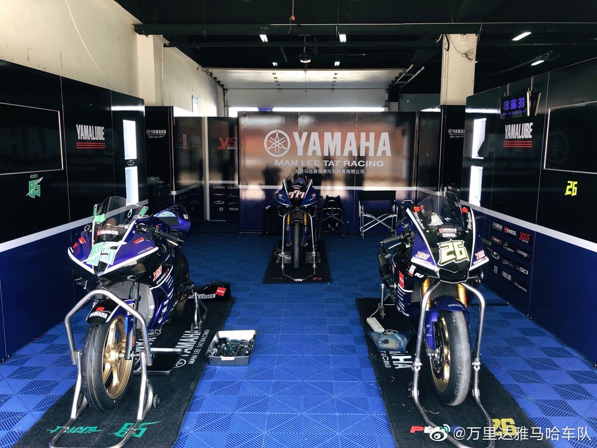 85Pitstop's tweet photo. 🏁#YamahaMLTUpdate
20.09.13 万里达雅马哈车队 #YamahaMLT weibo updated :
กลับไปซ้อมที่ปักกิ่งสิ้นเดือนกันยายนนี้🏁
----
ภาพในโพสต์เป็นภาพเก่าตอน GPGP 2019 No.85 อี้ป๋อ / No.777 หลี่จง / No.26 หลี่เจิ้งเผิง ค่ะ
ว่าแต่...85 จะมาซ้อมมั้ยนะ?😏
#Tracer85
#WangYibo
#หวังอี้ป๋อ https://t.co/kJOKzRaRQ7