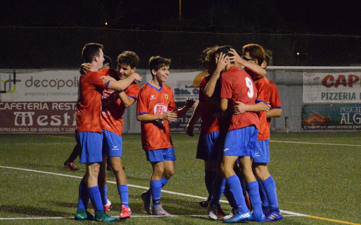 sdportmany's tweet photo. 🔴🔵
🤝Amistoso con victoria del Juvenil🧑🏻✌🏻
#sdportmany #somportmany https://t.co/DkxXdQdG2h