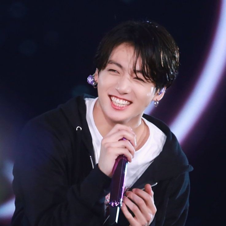 Jungkook being cute and tiny - a heartwarming thread
