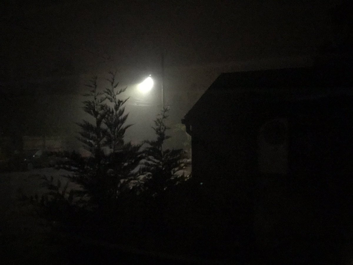 tofukitty's tweet photo. I took the creepiest pictures I’ve ever taken right now. We live in a horror movie. I wish it was a movie.
#OregonWildfires2020 #pdxtst #thatssmokenotfog #ORwx #WelcometoMordor https://t.co/CVVrKxK5jn