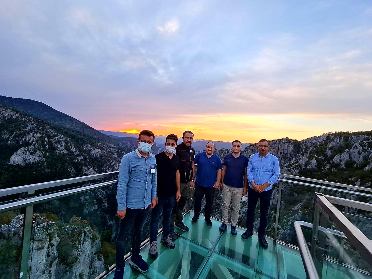 Sanayi ve Teknoloji Bakanımız
Sn.Mustafa VARANK, 
Küre Dağları Milli Parkı Horma Kanyonu Yürüyüş Platformu, Ilıca Şelalesi, Valla Kanyonu Muratbaşı Seyir Kulesinde ve Çatak Kanyonu CamTerası'mız da incelemelerde bulundular. 
Projelere ve doğaya hayranlıklarını dile getirdiler.🇹🇷