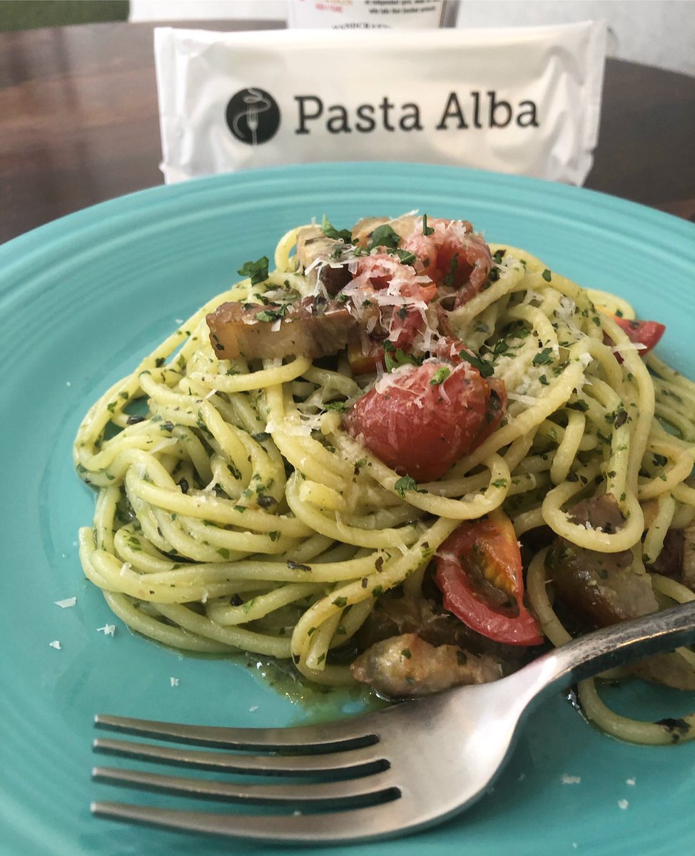Pastaalba パスタアルバ 池尻大橋 本店 湘南 2号店 の生パスタ専門店 自家製ベーコンとフレッシュトマトのジェノベーゼ パスタアルバのベーコンは自家製になります 一週間以上かけて作られたベーコンは本当に美味しいですよー 池尻 池尻大橋 池尻 Pastaalba パスタアルバ 池尻大橋 本店 湘南 2号店 の生パスタ専門店 自家製ベーコンとフレッシュトマトのジェノベーゼ パスタアルバのベーコンは自家製になります 一週間以上かけて作られたベーコンは本当に美味しいですよー 池尻 池尻大橋 池尻