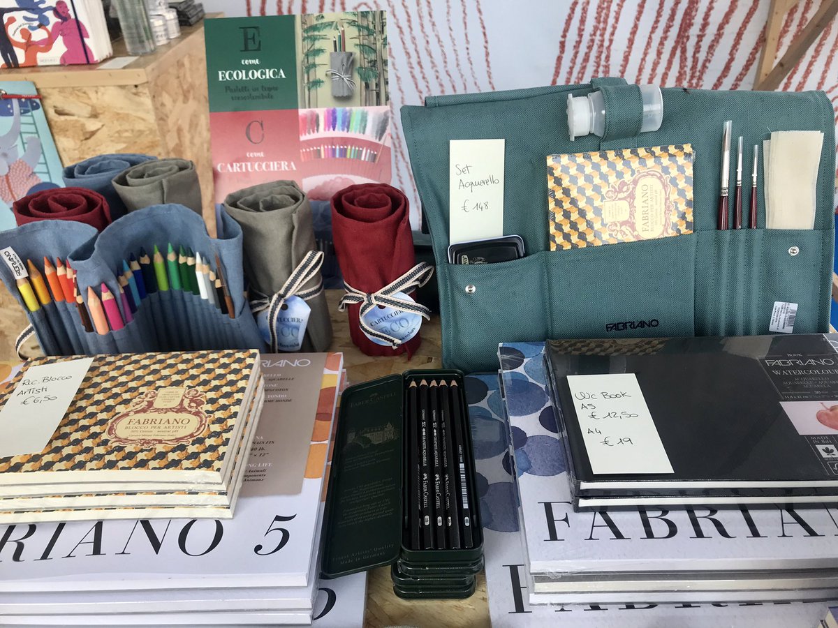 Anche oggi vi aspettiamo al 
Festival del Disegno 🖌🖍✏️
fino alle 19.00 al Castello Sforzesco di Milano.

Album, matite, colori per ogni tipo di carta: tutto per sperimentare e divertirsi.

#FestivalDisegno #FFD2020 #drawing #illustrazioni #disegno #creativity #Fabriano #ideas