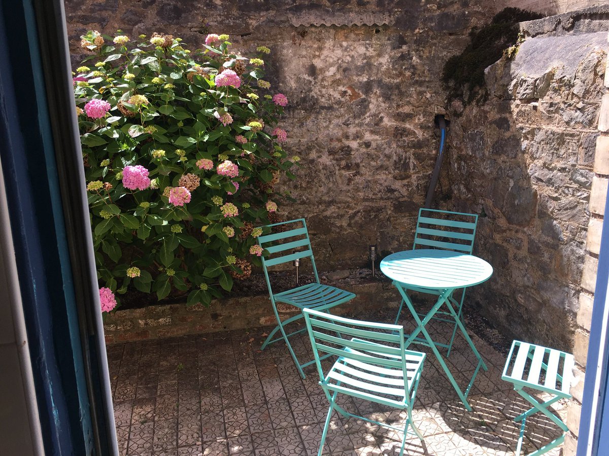 TNH_SW's tweet image. We’ve got 2 fabulous rooms becoming available in our gorgeous Victorian house in #NewtonAbbot. Check out our advert on SpareRoom spareroom.co.uk/14029693