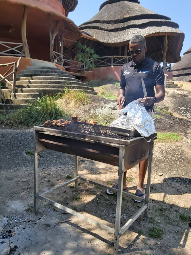 Refreshing outdoors!! Took over the grill 😉 #gratitude #BeautifulUganda