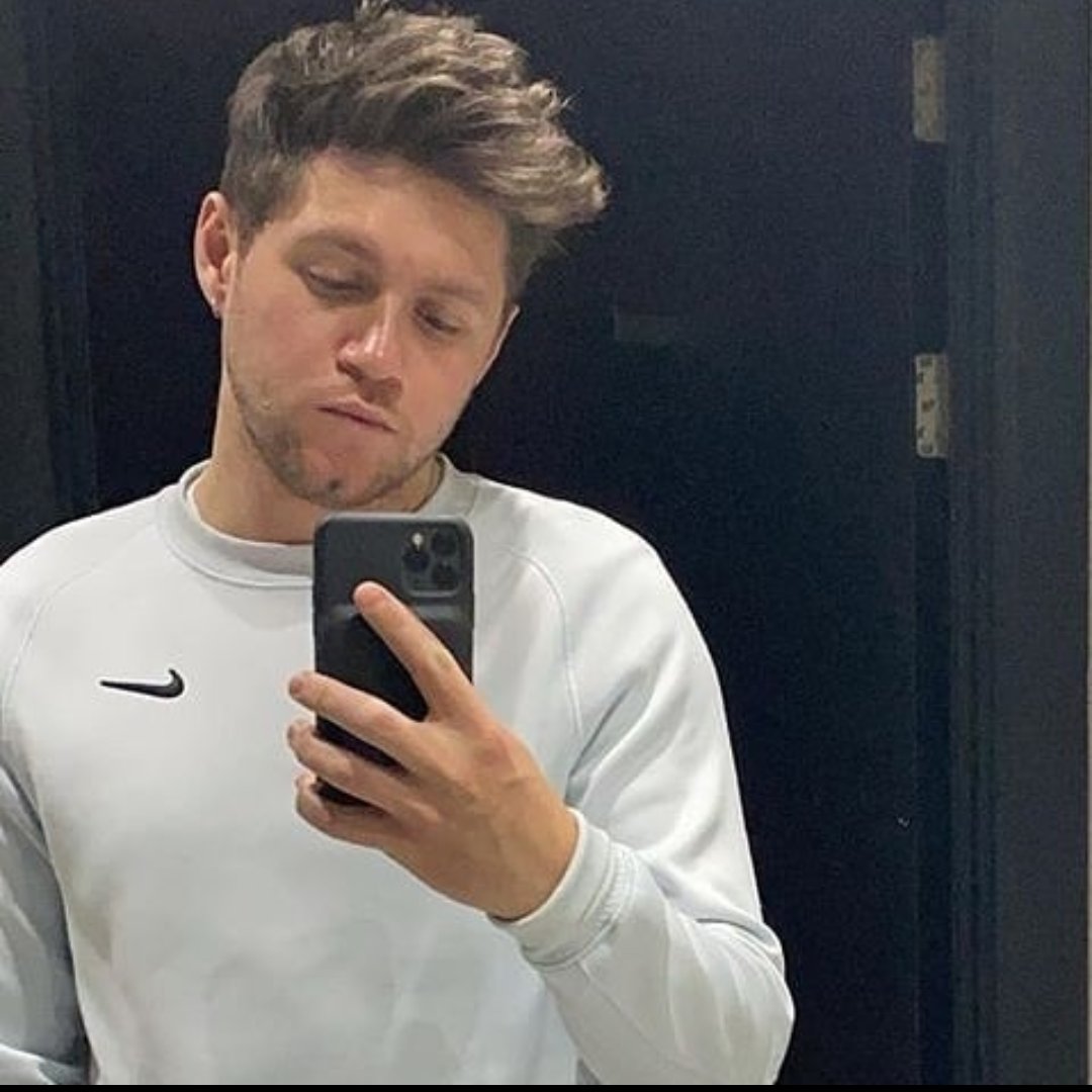 Sapphirebush's tweet photo. from the Niall I saw for the first time on tv in the perfect MV to the Niall now after 3 years! He has never failed to amaze me, inspire me and his music has supported me through hard times. thank you Niall. I've been your fan and will always be your fan #HappyBirthdayNiallHoran https://t.co/hzQ1qUZZrg