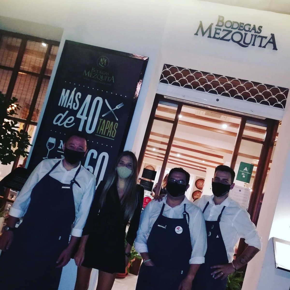 Anoche nos visitó en BM Ribera <a href="/MireyaBravo_/">Mireya Bravo</a> 

Cantante (exconcursante de OT), guapísima, simpática, malagueña. Una andaluza de bandera.

En la foto con nuestros compañeros Pedro, Josemi y Antonio.

Mireya, te esperamos pronto. 😘😘