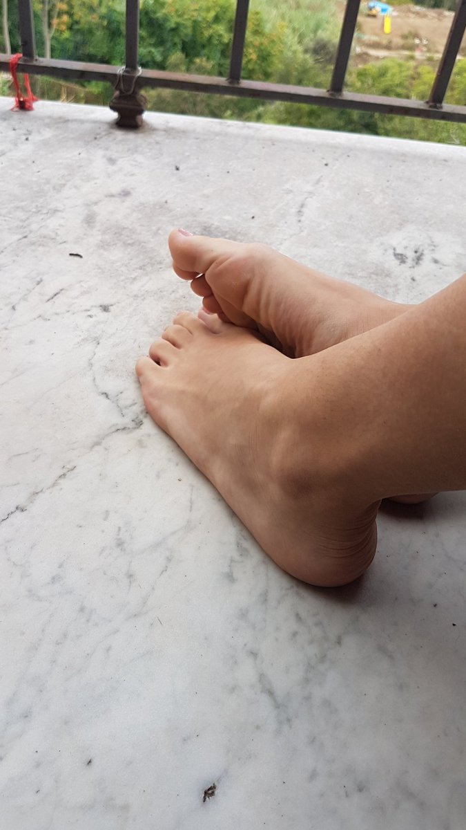 AliceFeetLover's tweet photo. Good morning 😛👣#feet #feetpic #sell #soles https://t.co/mcGPLusRyo