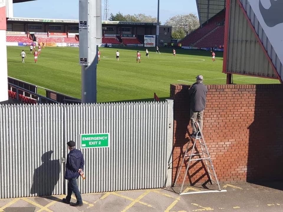 CM_MalagaFoto's tweet image. Don’t know who took this photo at Crewe Alexandra yesterday, but I like it. #2020