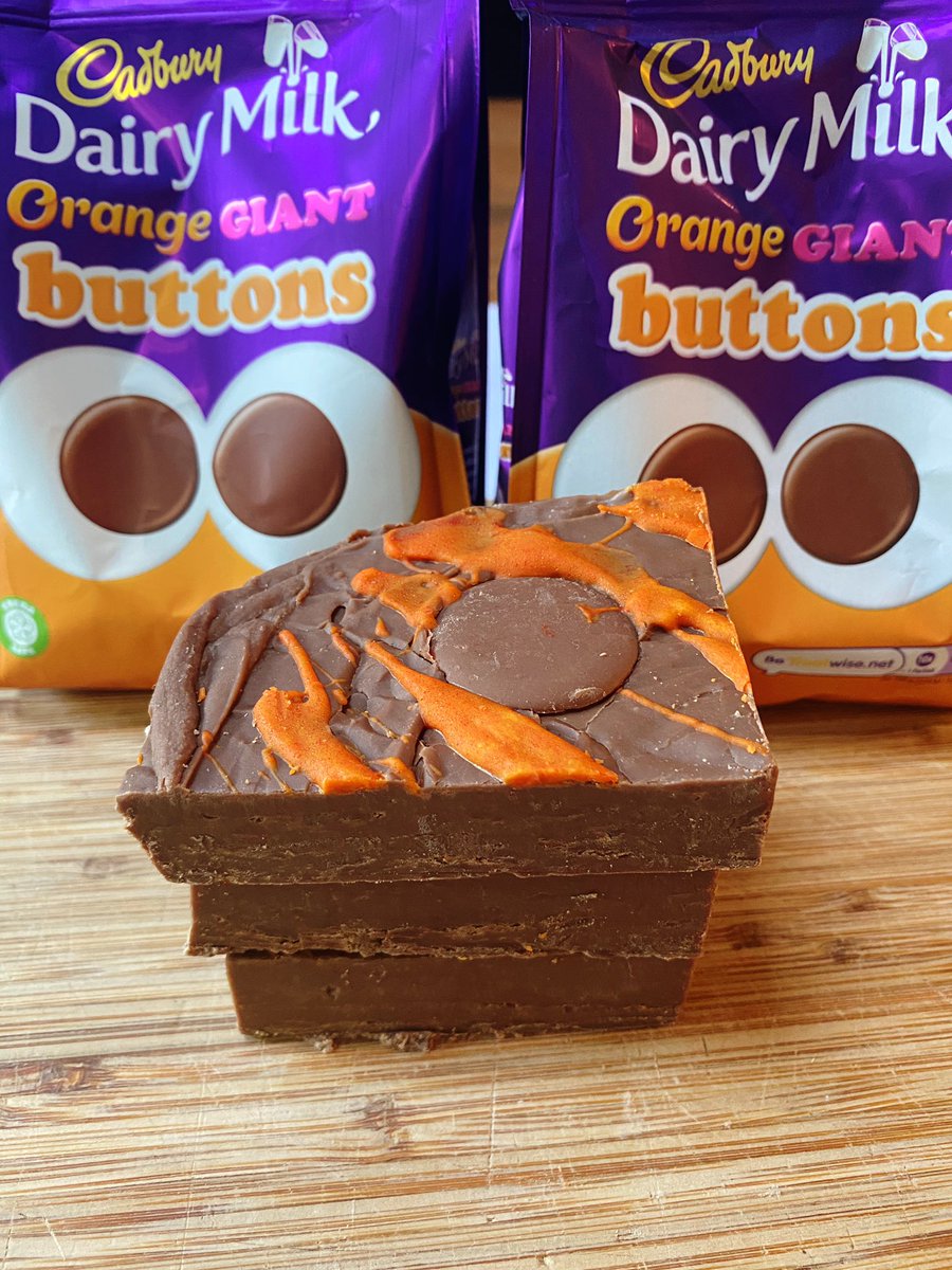 Jacksbakery_'s tweet photo. Chocolate Orange Fudge 🍫 🍊This flavoured fudge is for all the chocolate orange fans out there 🤪 This flavour will be available for delivery to all of the UK through my website at some point this week 👀 If you can’t wait till then come and see me today in Brick Lane 🍊🍫 https://t.co/Tu9BCfGuZp