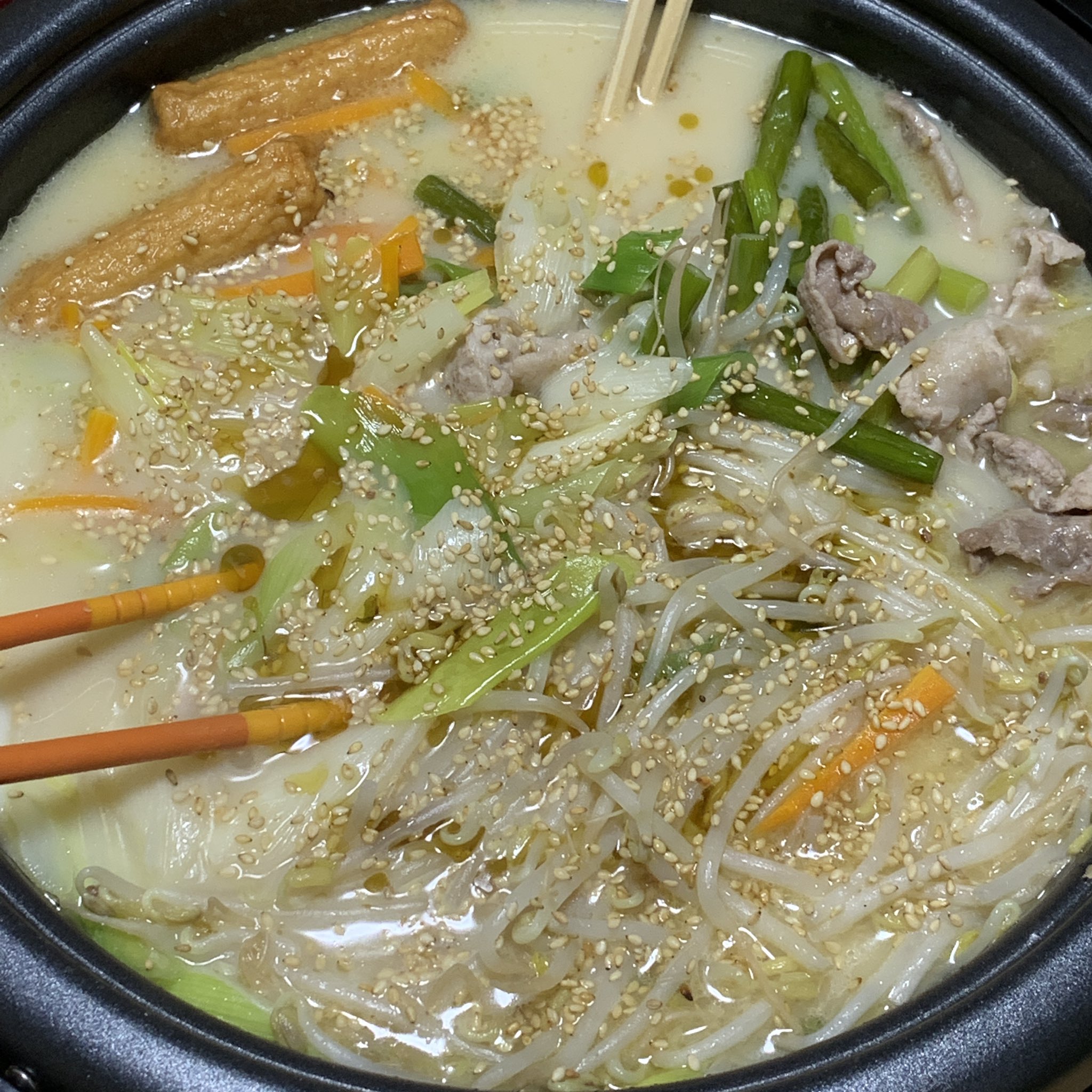 Ogs エバラの豚骨スープでとんこつラーメン鍋をしたら優勝したので このツイート見た人は全員買ってください これは人類の義務です エバラ ラーメン百景博多とんこつラーメンスープ小袋 40ml 個 T Co Ju4skgfxwi T Co