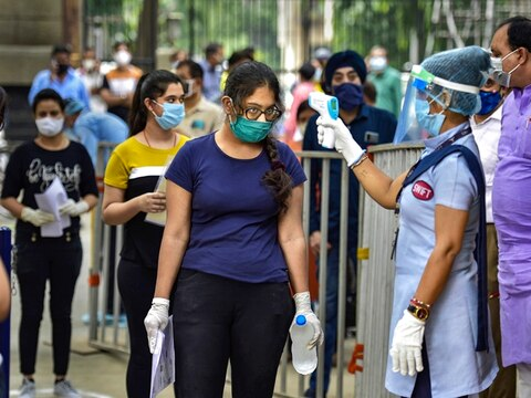 Armed In Face Mask &amp; Gloves, How Medical Aspirants Across India Appeared For NEET 2020.

SEE PICS: news.abplive.com/photos/neet-20…

#NEET2020 #NEET #MedicalEntrance #India